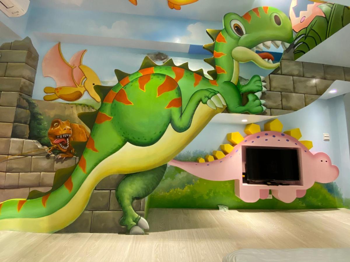 Fun Holiday Family Hostel Tainan Exteriör bild