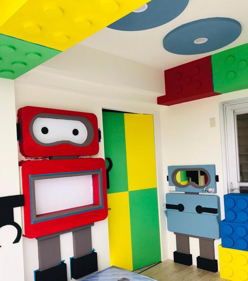 Fun Holiday Family Hostel Tainan Exteriör bild