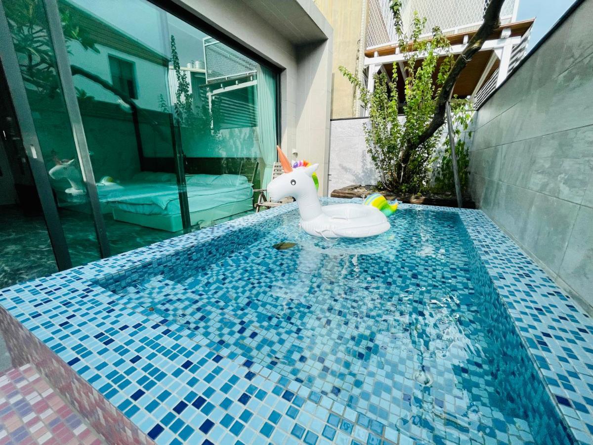 Fun Holiday Family Hostel Tainan Exteriör bild