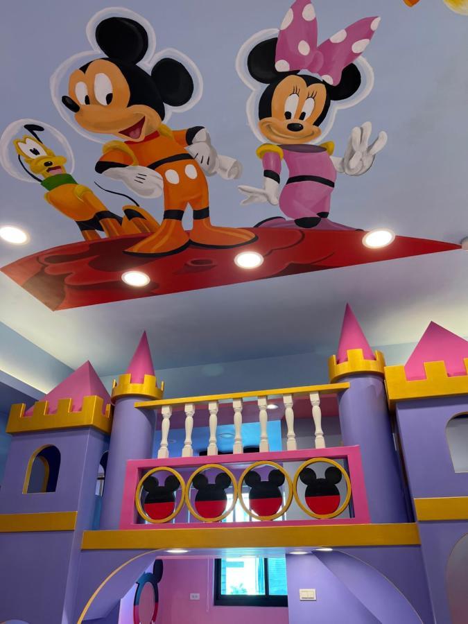 Fun Holiday Family Hostel Tainan Exteriör bild