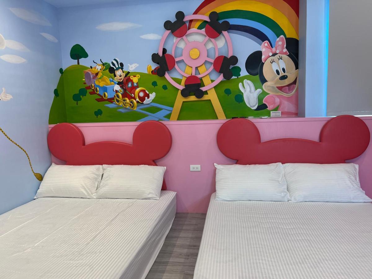 Fun Holiday Family Hostel Tainan Exteriör bild