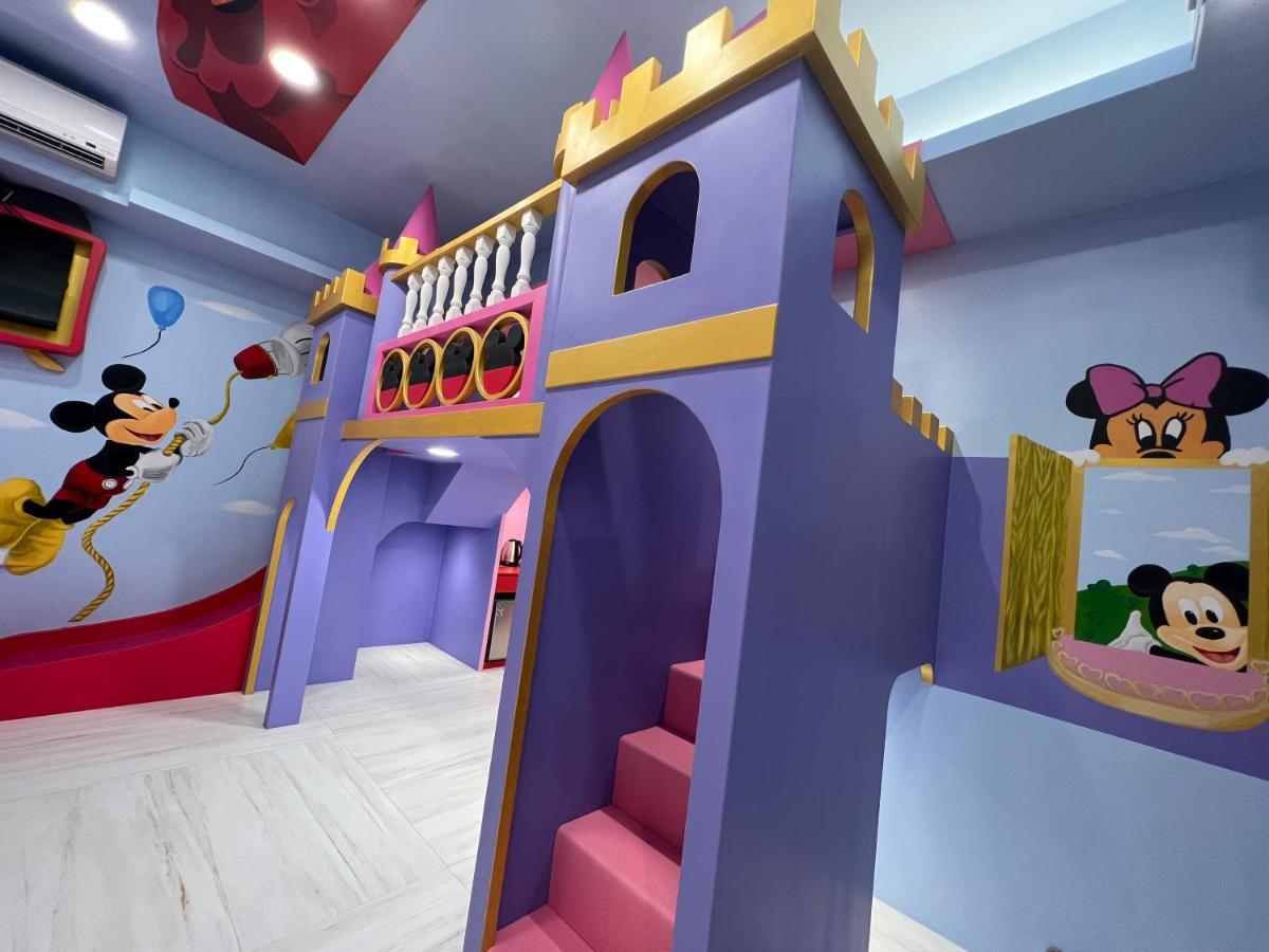 Fun Holiday Family Hostel Tainan Exteriör bild