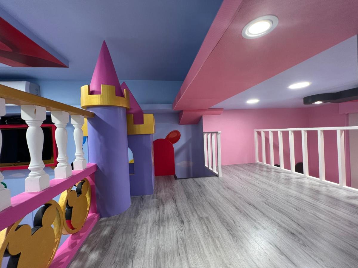 Fun Holiday Family Hostel Tainan Exteriör bild