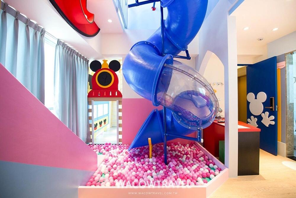 Fun Holiday Family Hostel Tainan Exteriör bild