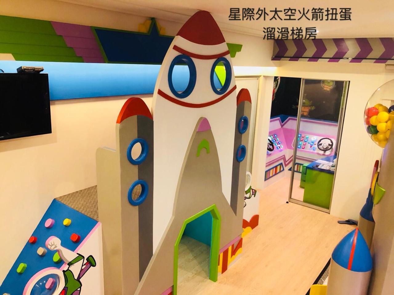Fun Holiday Family Hostel Tainan Exteriör bild