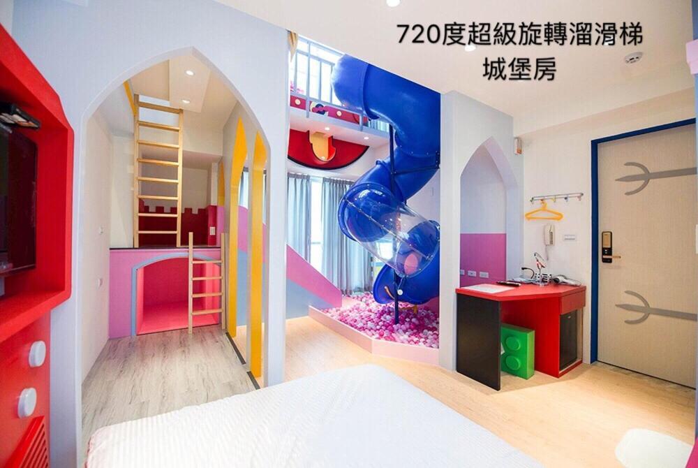 Fun Holiday Family Hostel Tainan Exteriör bild
