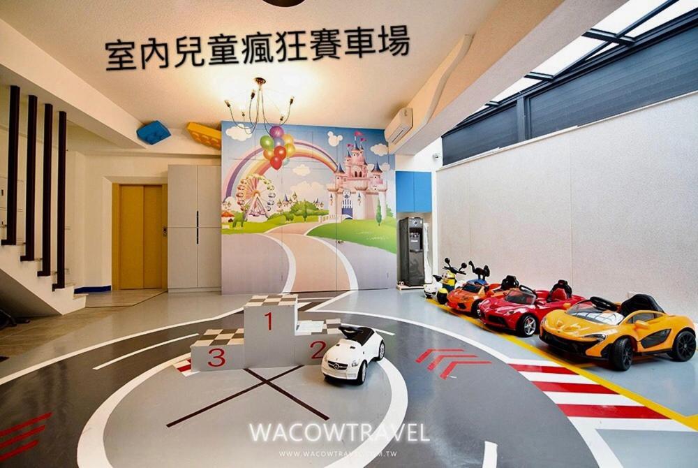 Fun Holiday Family Hostel Tainan Exteriör bild