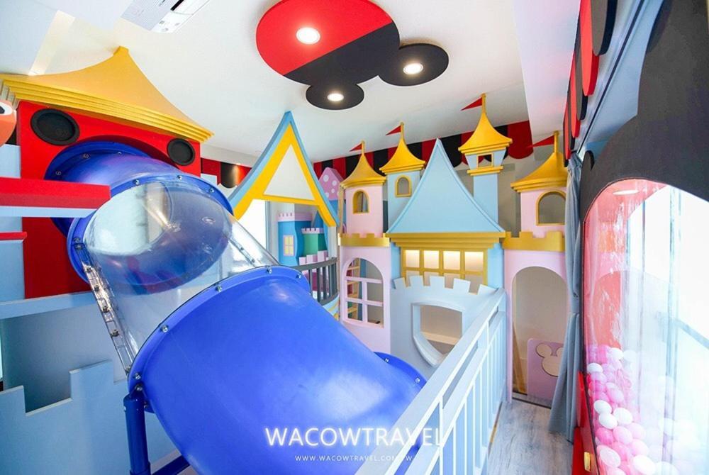 Fun Holiday Family Hostel Tainan Exteriör bild