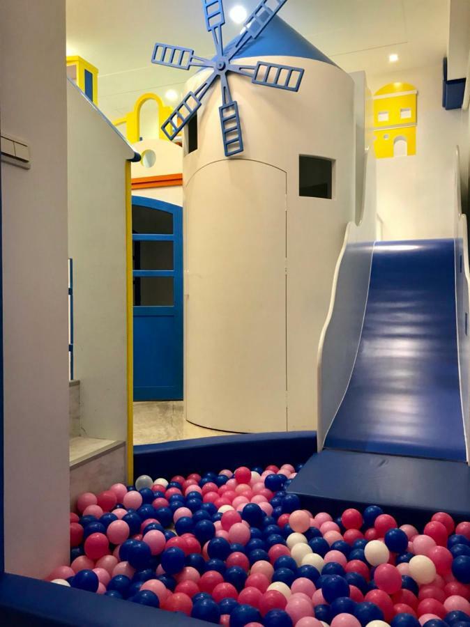 Fun Holiday Family Hostel Tainan Exteriör bild